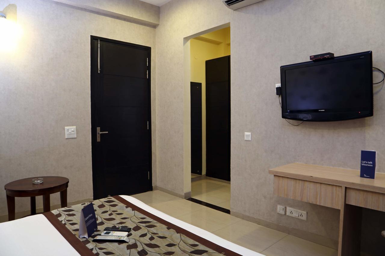 Fabhotel Signature Cyber Park Deli Exterior foto
