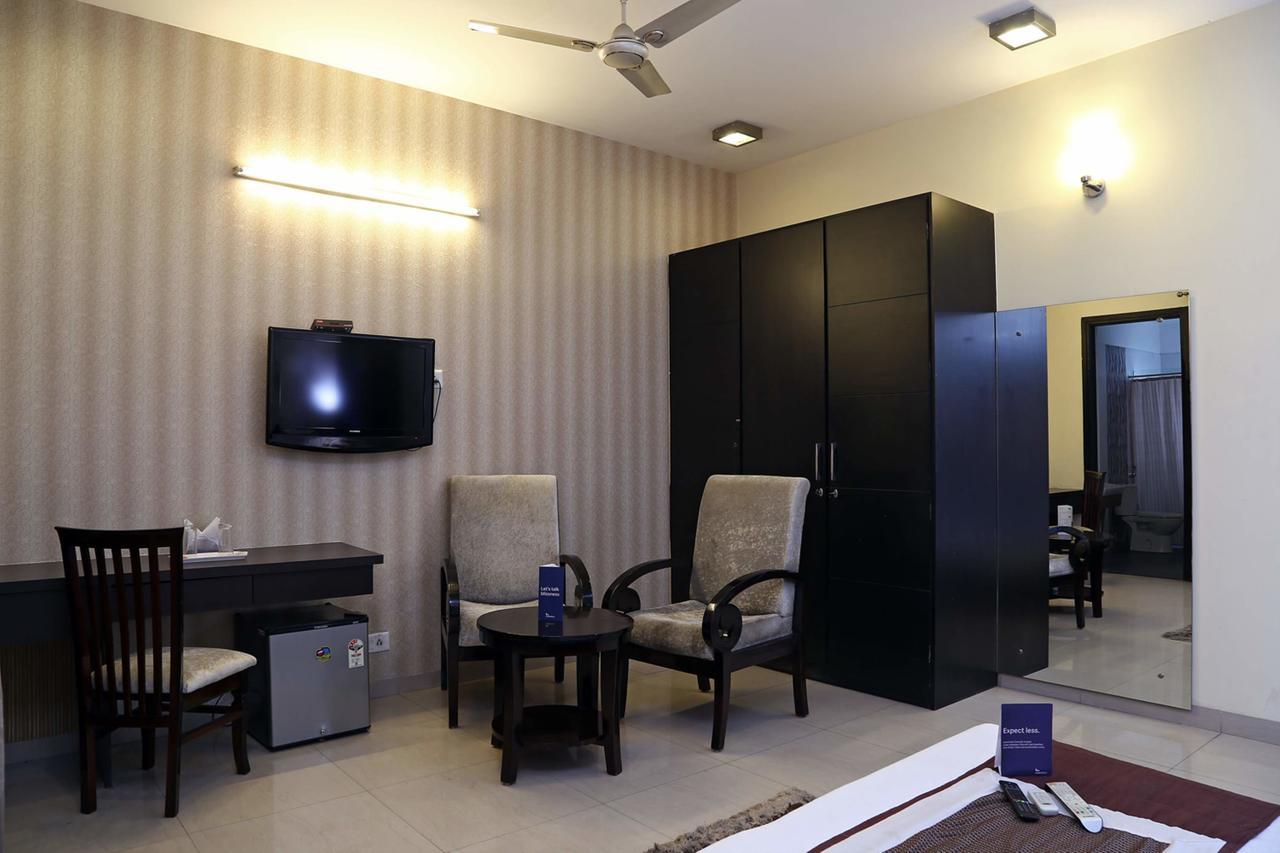 Fabhotel Signature Cyber Park Deli Exterior foto