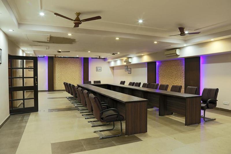 Fabhotel Signature Cyber Park Deli Exterior foto